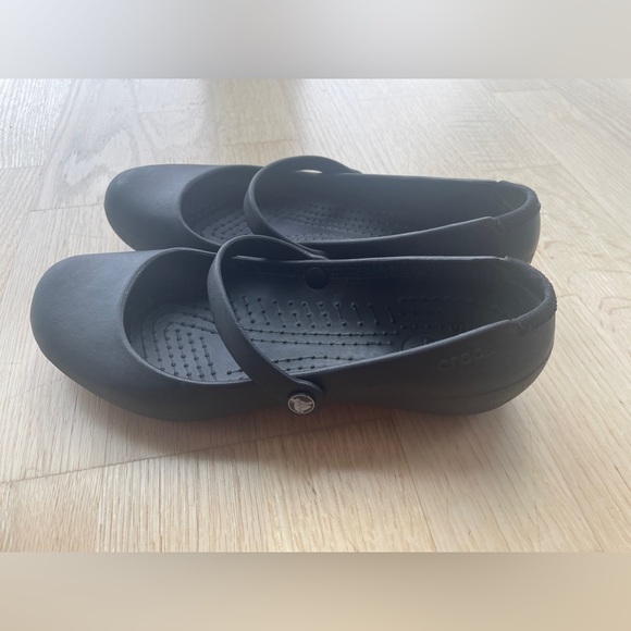 Crocs black Mary Janes Sz 6 - Picture 2 of 4